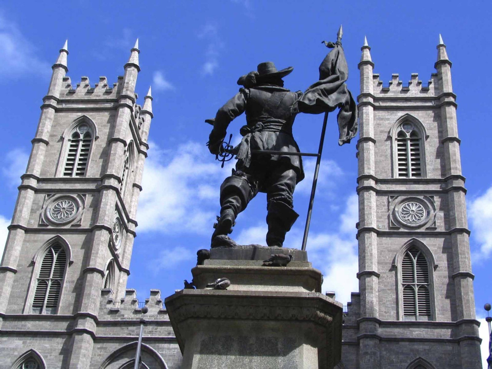 montreal-notre-dame-basilica-statue