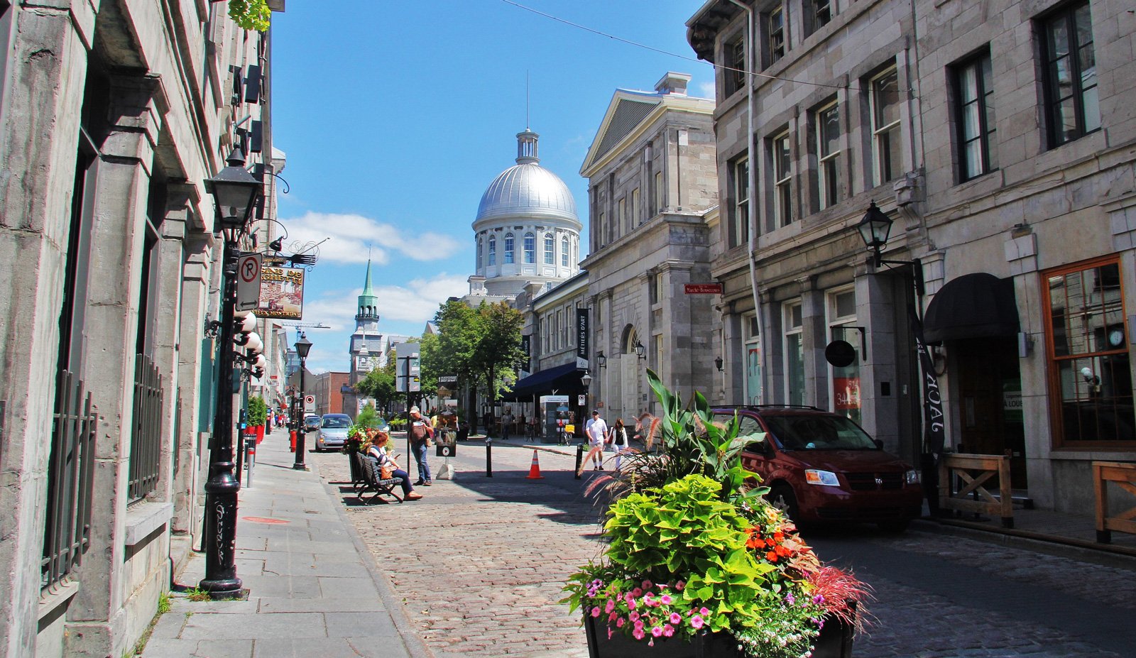 old-montreal-bonsecours-market-streets